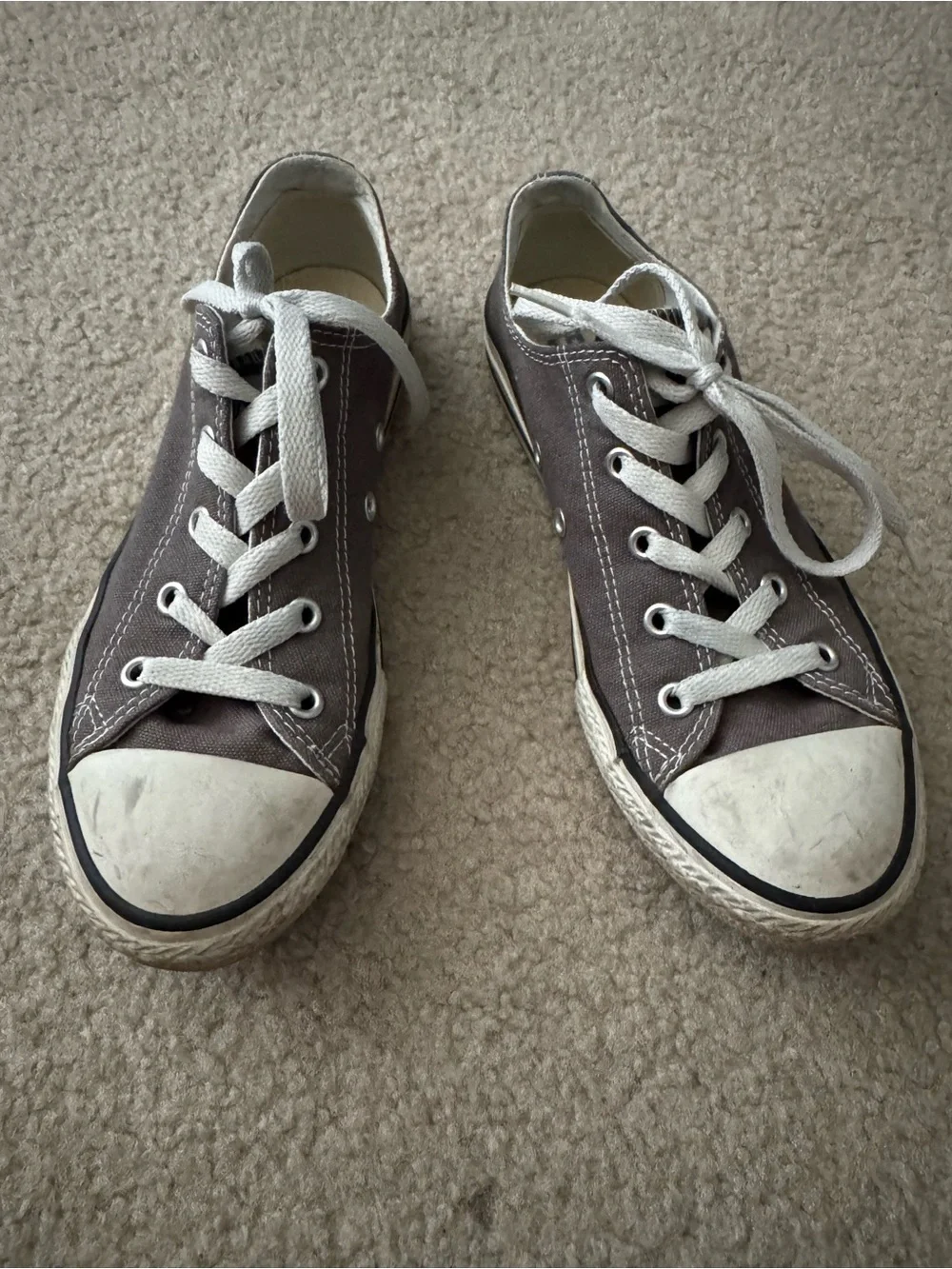 Converse Kids Low-Top Sneakers in Gray and White